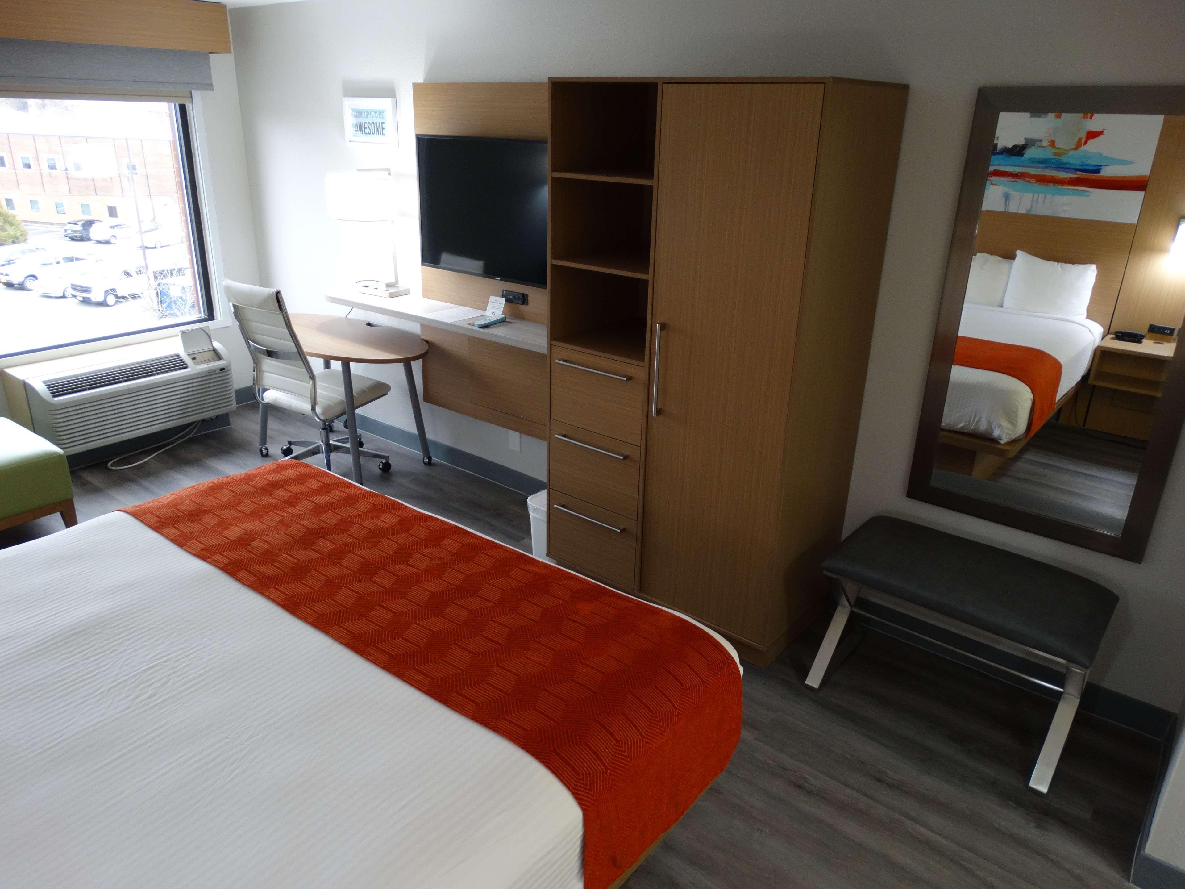 Best Western Plus Executive Hotel Richmond Dumbarton Екстериор снимка