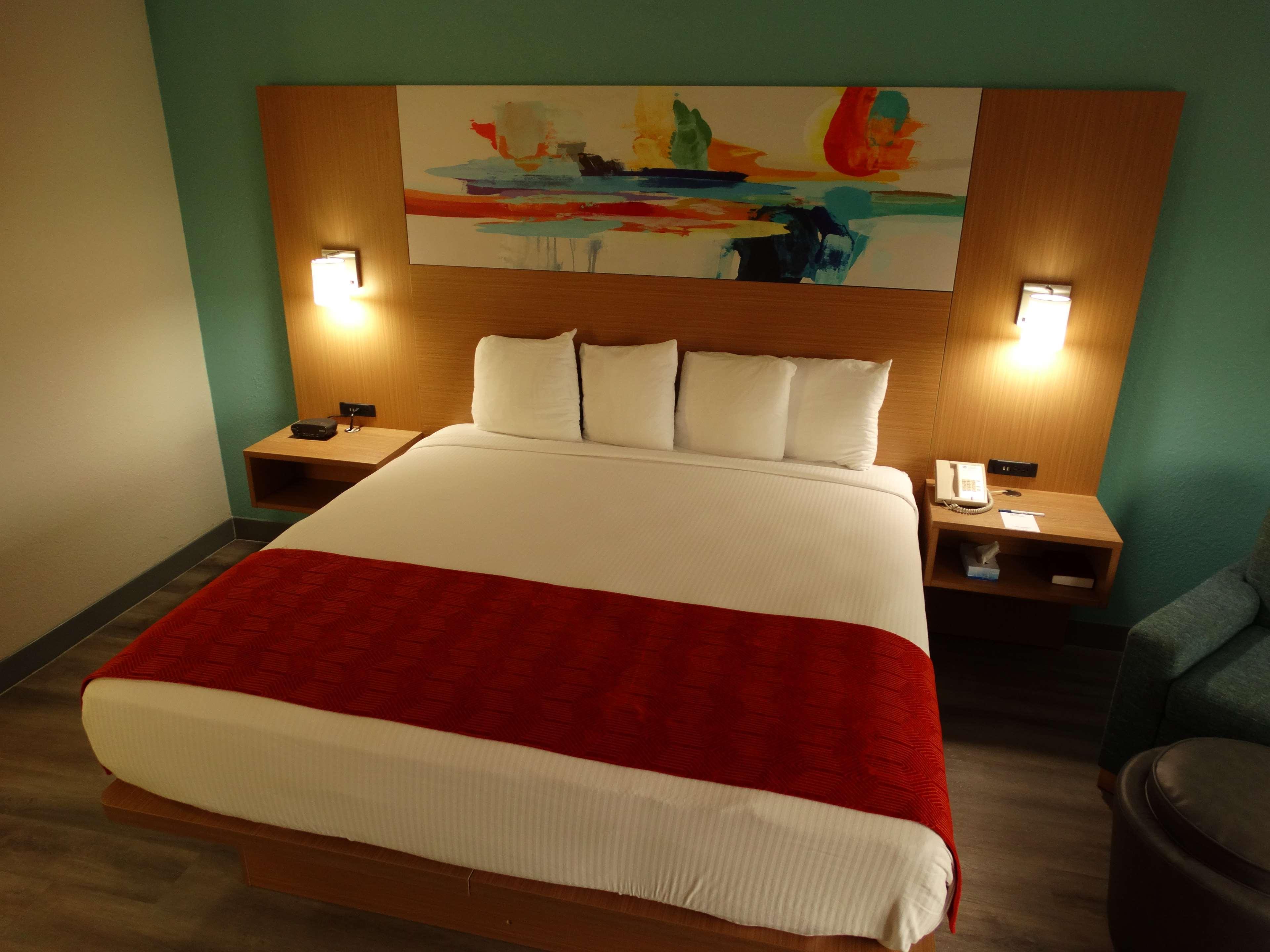 Best Western Plus Executive Hotel Richmond Dumbarton Екстериор снимка