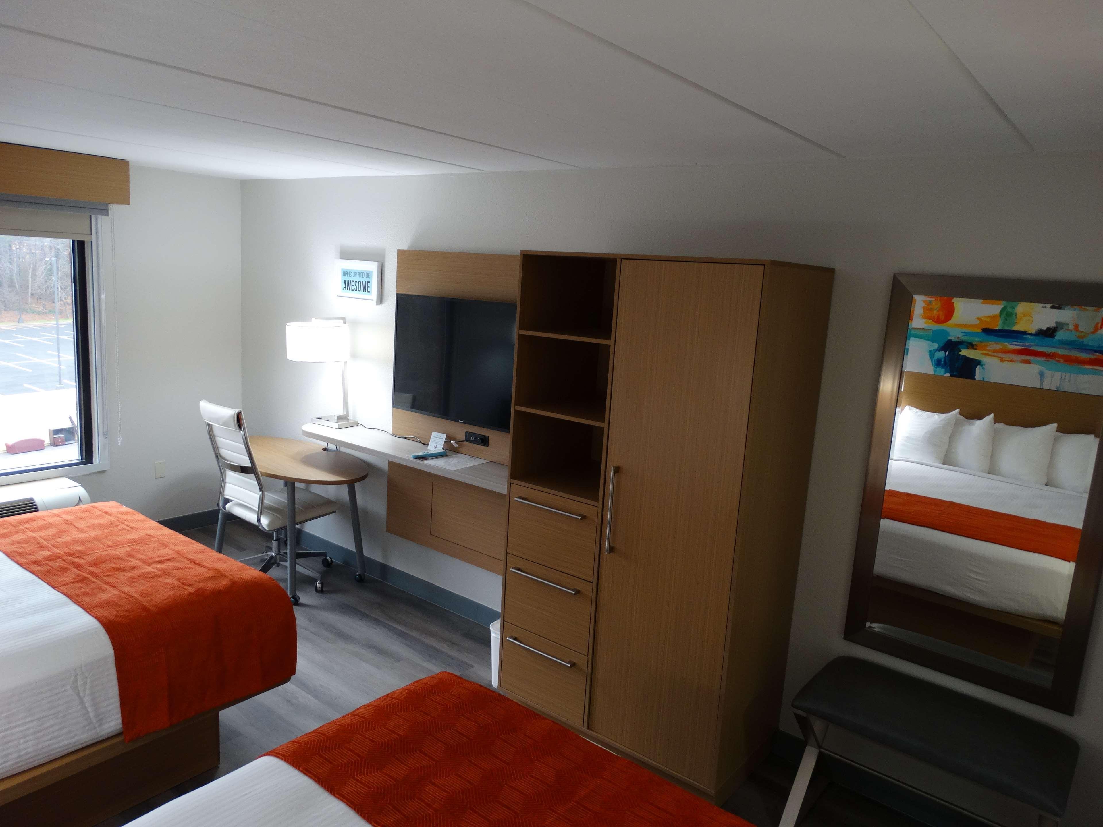 Best Western Plus Executive Hotel Richmond Dumbarton Екстериор снимка