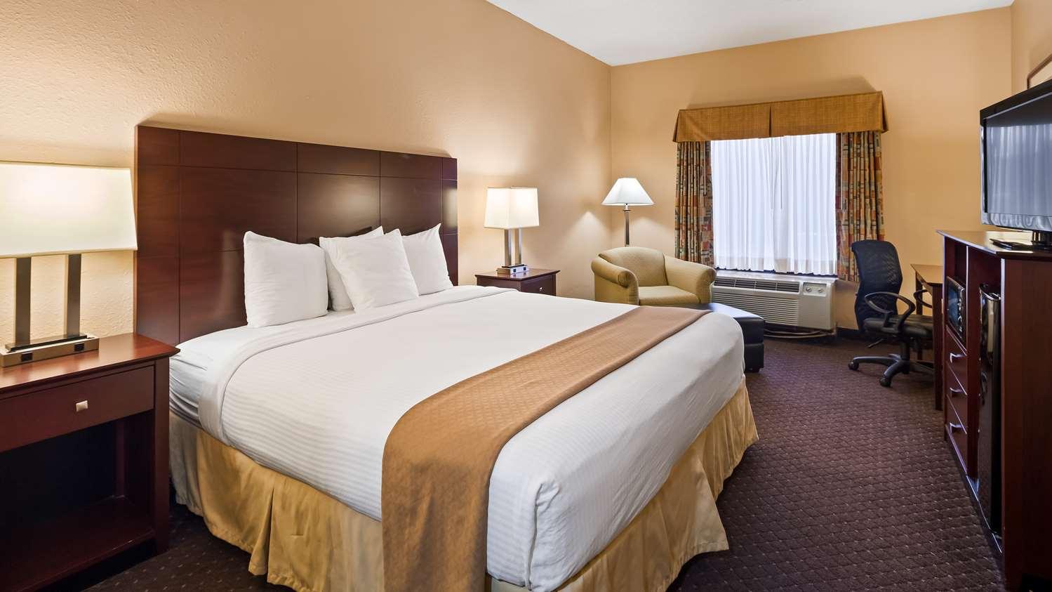 Best Western Plus Executive Hotel Richmond Dumbarton Екстериор снимка