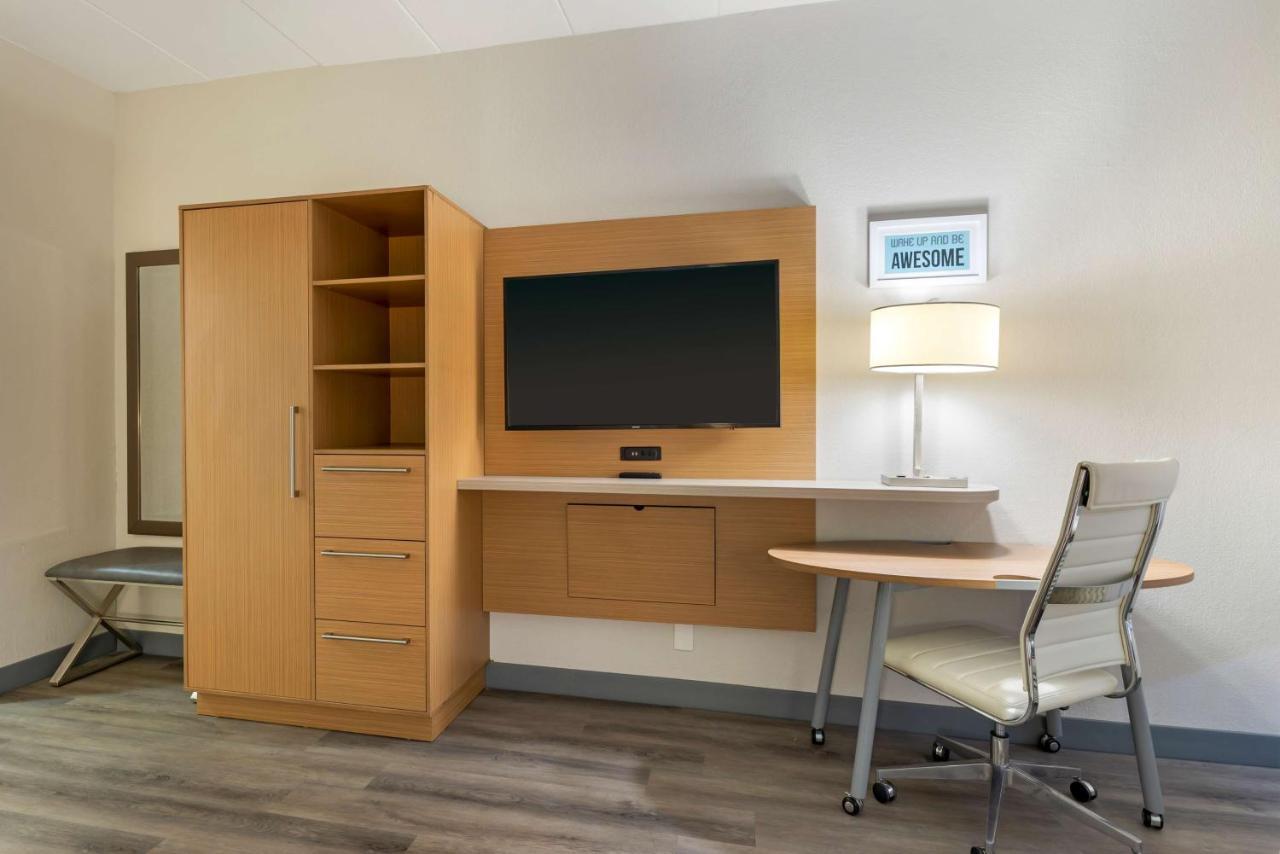 Best Western Plus Executive Hotel Richmond Dumbarton Екстериор снимка