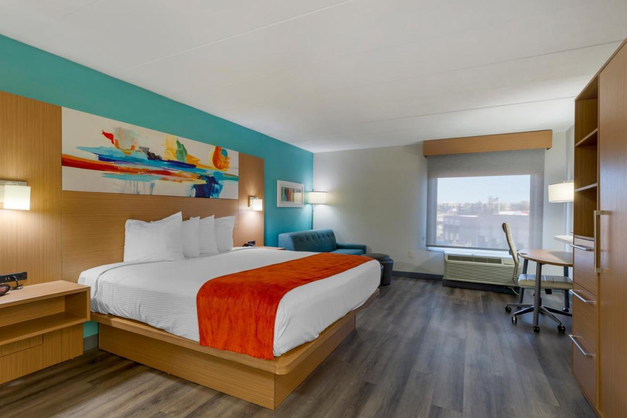 Best Western Plus Executive Hotel Richmond Dumbarton Екстериор снимка