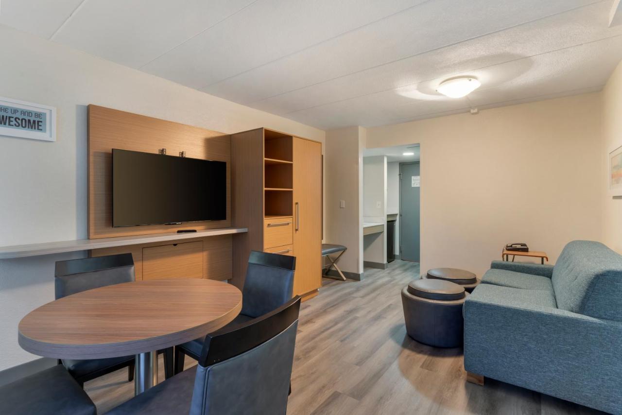 Best Western Plus Executive Hotel Richmond Dumbarton Екстериор снимка