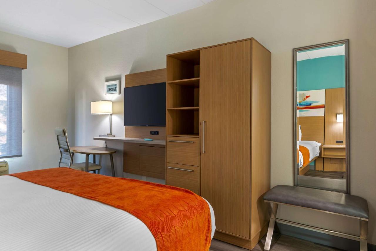 Best Western Plus Executive Hotel Richmond Dumbarton Екстериор снимка