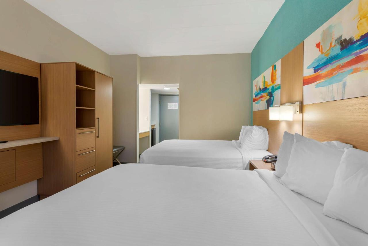 Best Western Plus Executive Hotel Richmond Dumbarton Екстериор снимка