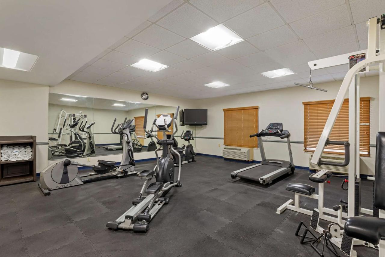 Best Western Plus Executive Hotel Richmond Dumbarton Екстериор снимка